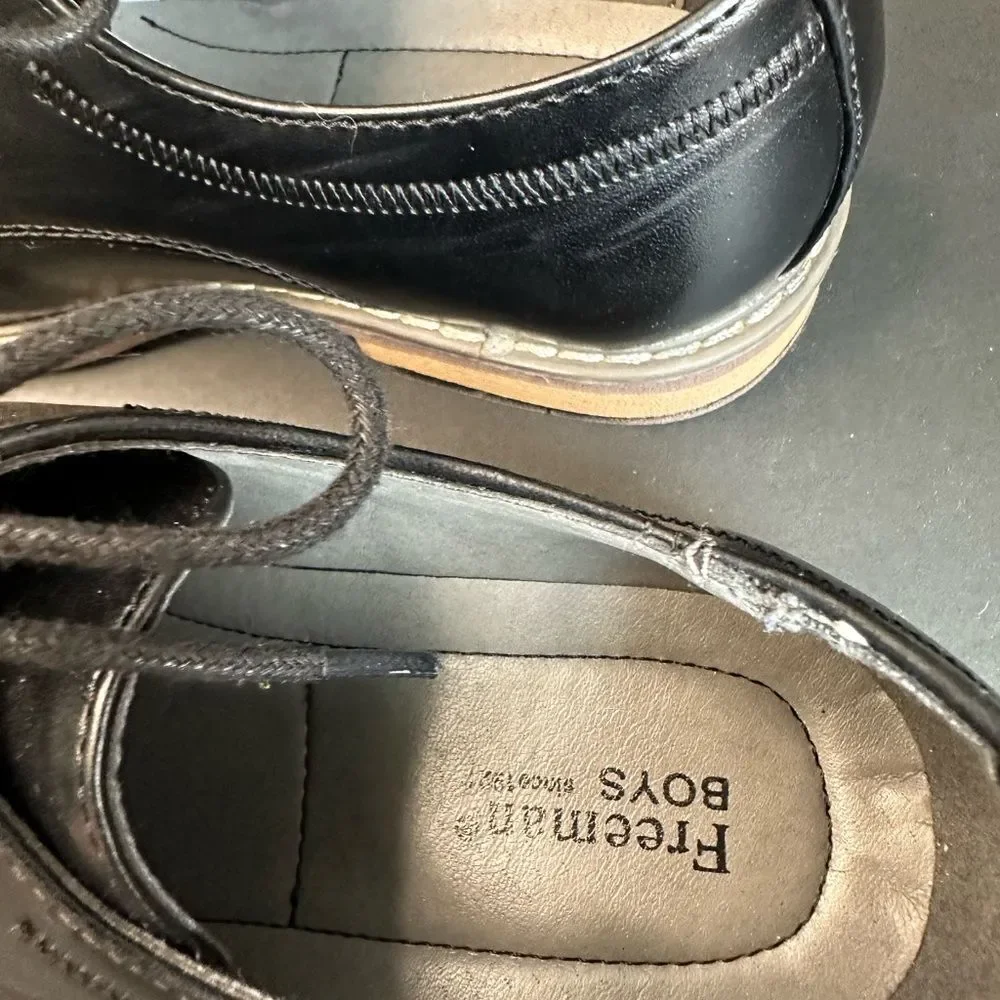 Freeman Boys Black Dress Shoes Light Wear Size 13.5‎